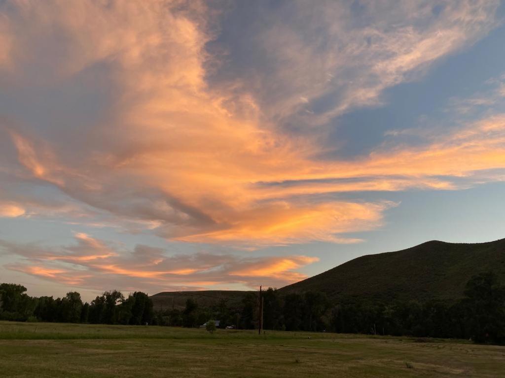 Aubin Sky Lodging At The Yl Ranch Savery Exterior foto